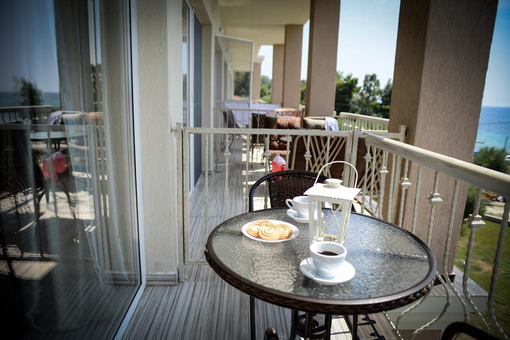 Crown Hotel Néa Skióni Eksteriør bilde