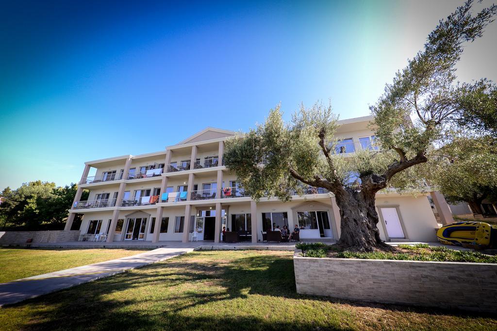 Crown Hotel Néa Skióni Eksteriør bilde